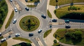 Ils trouvent un homme pendu dans un rond point