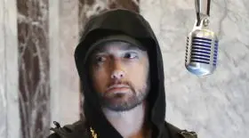 Eminem menacé de mort chez lui