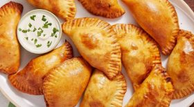 empanadillas-au-boeuf-poivron-et-mozzarella-la-recette-traditionnelle-espagnole-dun-succulent-petit-chaussons-en-demi-lune