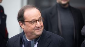 François Hollande se blesse au crâne après une chute