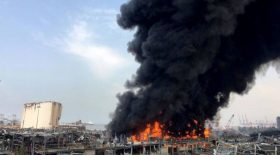 Le port de Beyrouth ravagé par les flammes