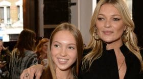 Kate Moss fille robe transparente