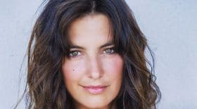 laetitia-milot-fait-craquer-ses-fans-avec-sa-photo-en-bikini