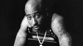 le-rappeur-tupac-shakur-vivant-cette-rumeur-folle-qui-contredit-version-officielle