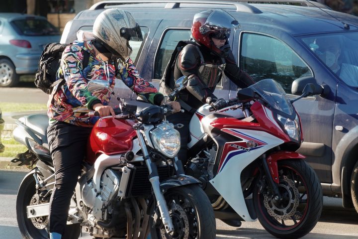 Le masque plus obligatoire pour les motards