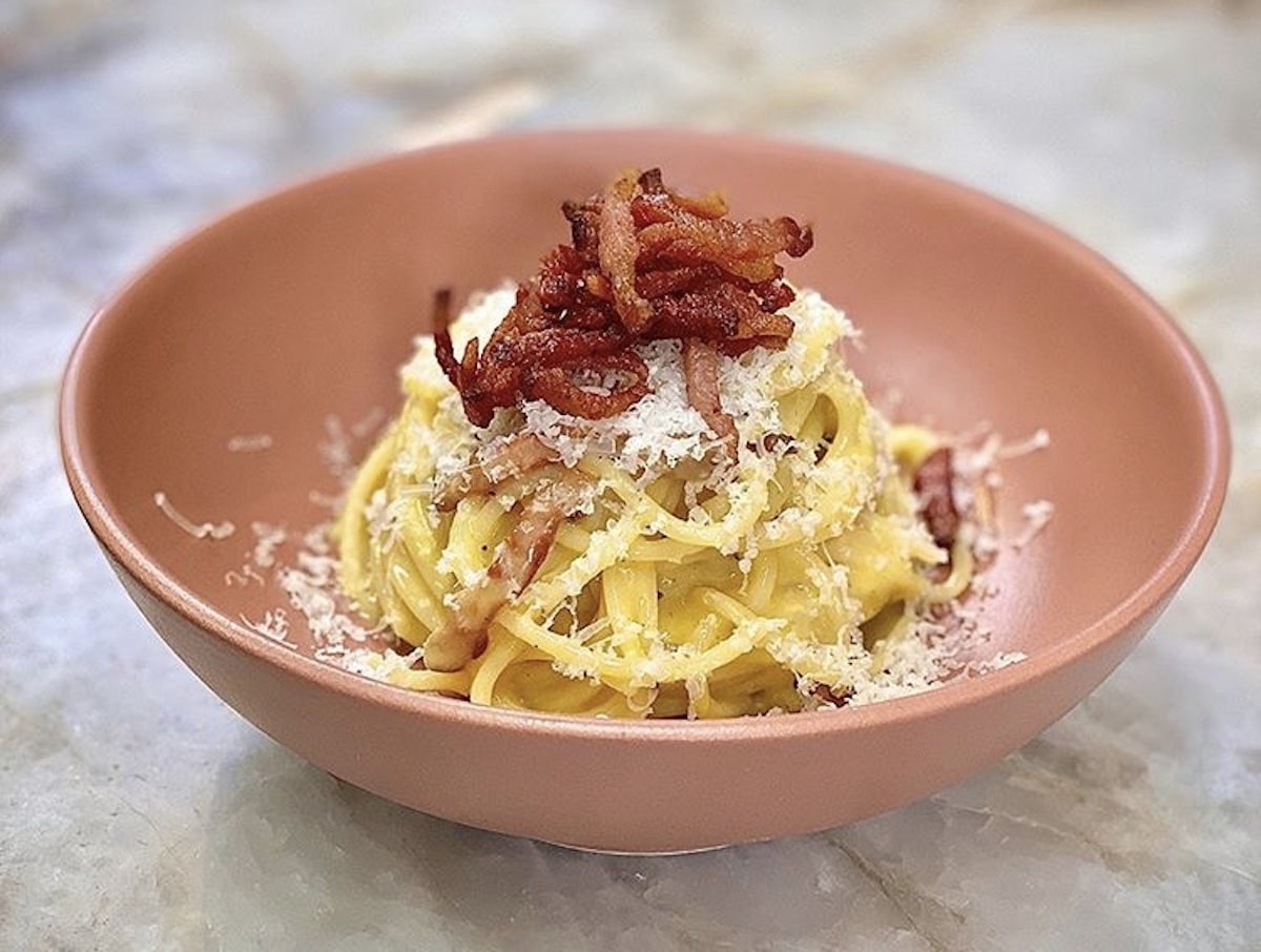 Découvrez la recette des pâtes à la carbonara "de folie" de Cyril Lignac