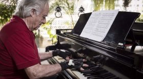 piano gants bioniques Joao Carlos Martins