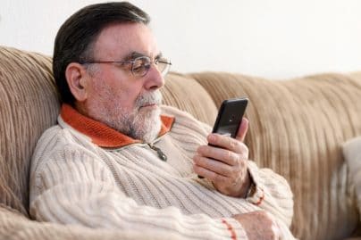 Il téléphone à ses enfants pour leur annoncer son divorce