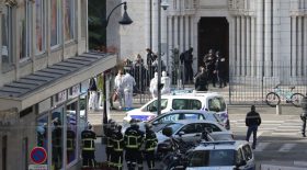 Une vidéo de l'arrivée des forces de l'ordre dans une église à Nice circule sur les réseaux sociaux