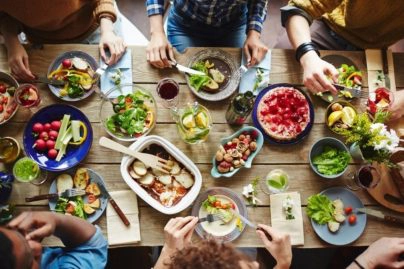 Elle vante les effets bénéfiques de la viande de poulet