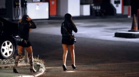 Deux hommes sont accusés de d'avoir prostitué leurs compagnes enceintes