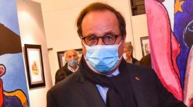 francois-hollande-se-met-a-poil-pour-la-bonne-cause