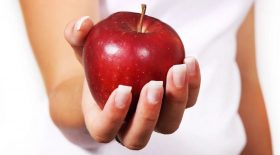 le-regime-de-la-main-la-methode-infaillible-pour-equilibrer-son-alimentation