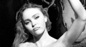Lily-Rose Depp s'affiche topless