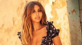 zahia-sa-robe-pull-ultra-decolletee-fait-peter-thermometre