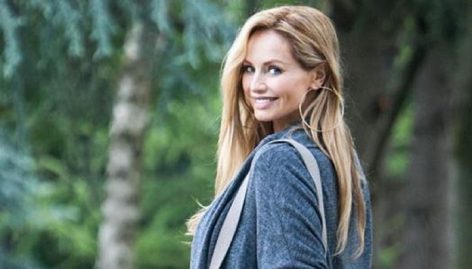 Adriana Karembeu : une photo seins nus refait surface et c'est très
