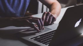 En Allemagne, on lui coupe Internet