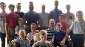 apres-avoir-donne-naissance-a-14-garcons-elle-accouche-fille