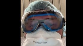 choc-un-medecin-americain-filme-les-derniers-instants-dun-patient-atteint-du-covid-19
