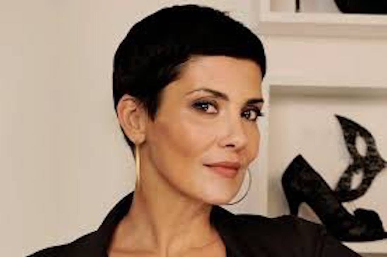 Cristina Cordula jeune et avec les cheveux longs elle est méconnaissable ! Purebreak