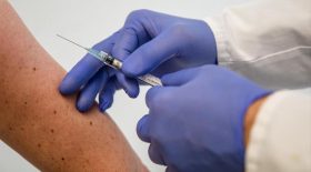 des volontaires du vaccin élaboré par Pfizer témoignent