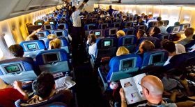 Elle décède du Covid-19 sans que les autres passagers ne soient informés