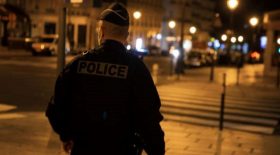 Elle se fait poignarder à proximité de la gare