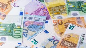 Elle se retrouve à découvert de 42 000 euros!