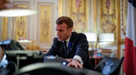 Emmanuel Macron suite de la crise