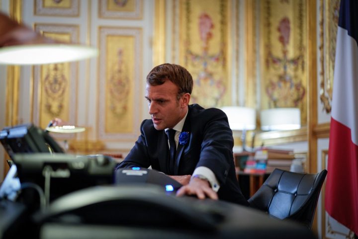 Emmanuel Macron suite de la crise