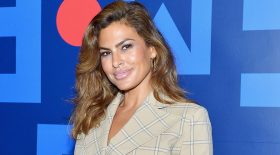eva mendes étonnante piqure cou