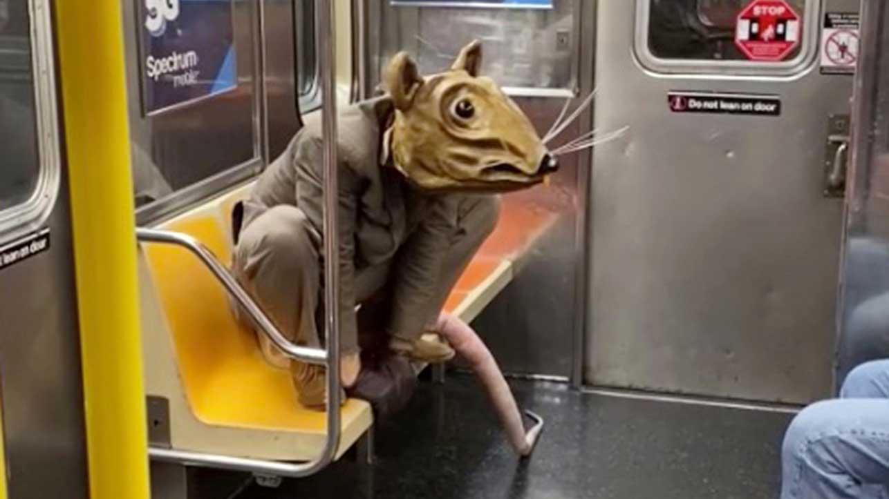 Qui est cet homme qui se balade à New York déguisé en rat