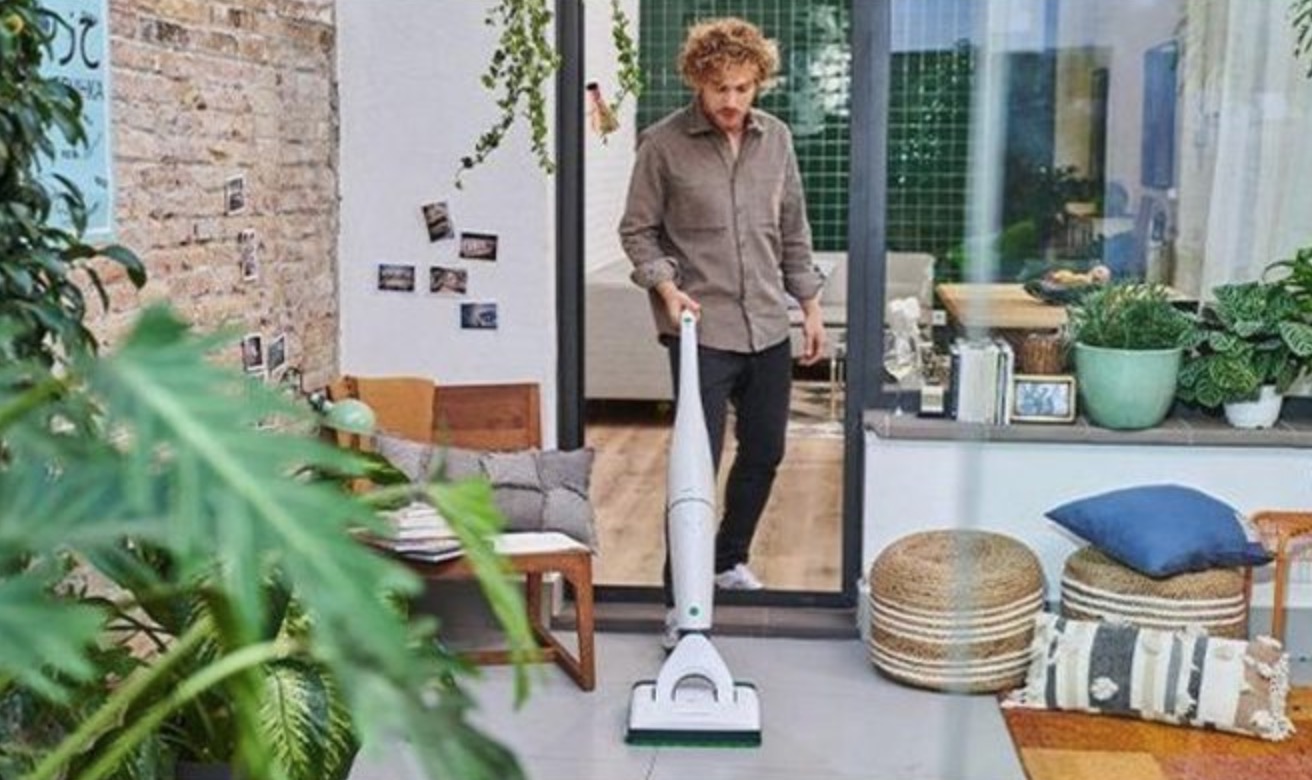 Cet aspirateur qui aspire ET lave en même temps pourrait bien détrôner les célèbres Dyson ! Une