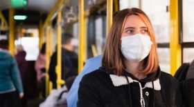 masque bus crache bagarre