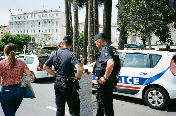 Reconfinement et contrôles de police