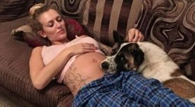 Alhanna et sa chienne
