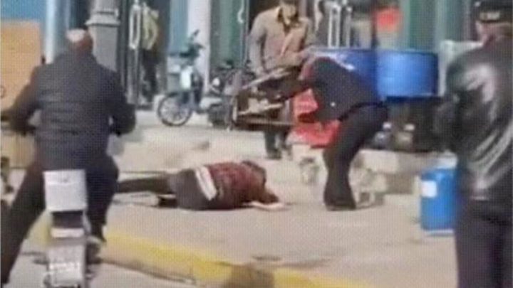 Chine: Il bat sa femme a mort en pleine rue