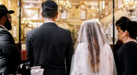 Un mariage réuni des milliers de personnes dans une synagogue