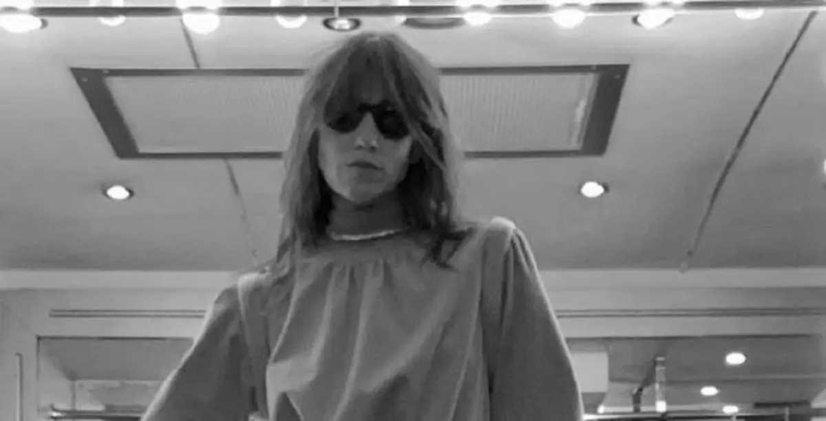 charlotte-gainsbourg-plus-sexy-que-jamais-dans-un-shooting-dyves-saint-laurent