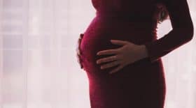 Elle contracte le Coronavirus alors qu'elle est enceinte