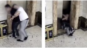 Deux hommes ivres qui tombent dans une cage d'ascenseur