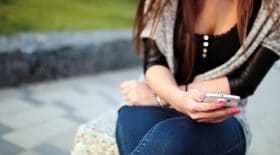 Envoyer un SMS anonyme, c'est possible