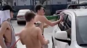garçons torse nu