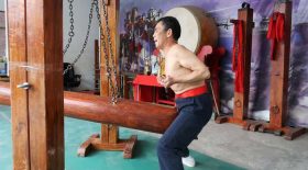 maitre kung fu résiste douleur testicules