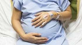 québécoise enceinte bébé couple noël