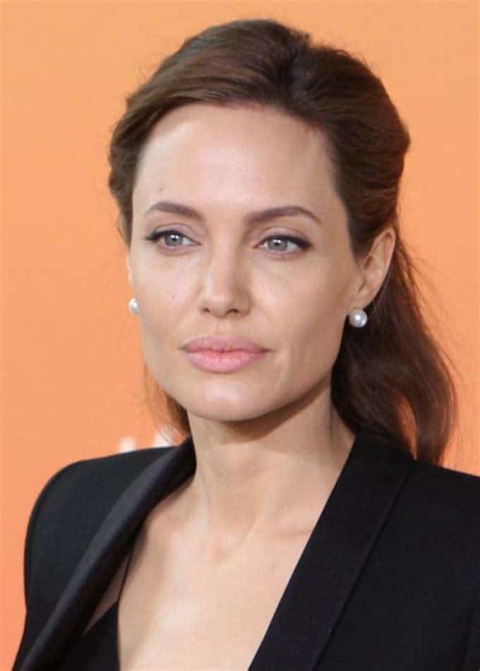 Angelina-Jolie