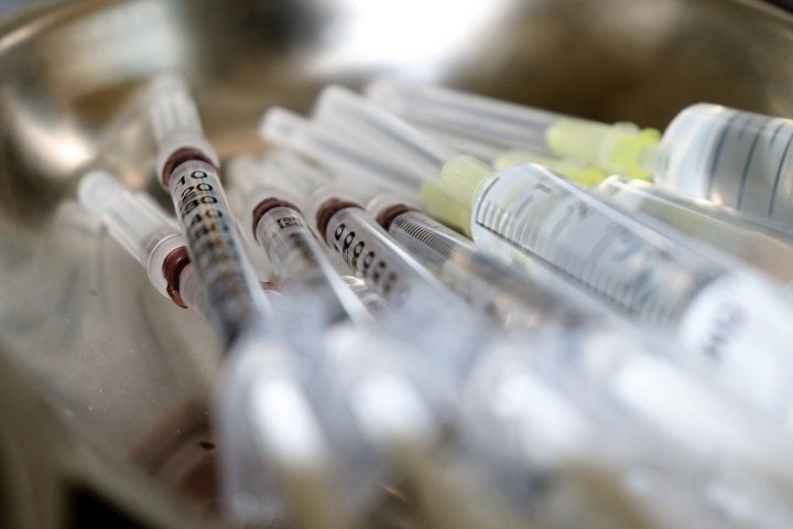 Des médecins alertent sur le manque de doses de vaccin en France
