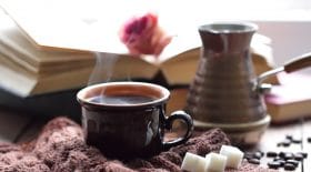 Boire du café trop chaud comporte un risque pour votre santé