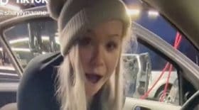 elle-aspire-sa-voiture-et-sarrache-accidentellement-ses-extensions