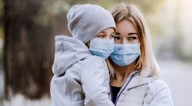 enfant-masque-parent